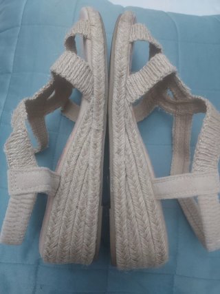 Sandalias Beige muy buena  talla 41 local.