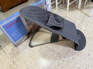 Hamaca BabyBjörn Gris con Caja Original