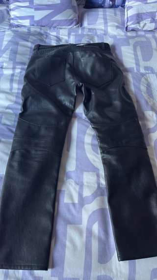 pantalones de cuero con protecciones homologadas