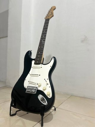 Guitarra Eléctrica Fender Squier Negra