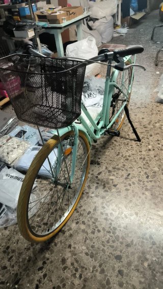 Bicicleta urbana mint con cesta