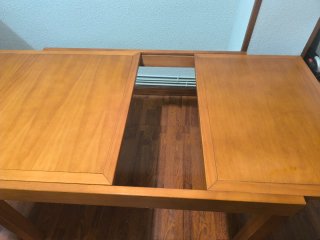 Mesa extensible de madera + 4 sillas a juego