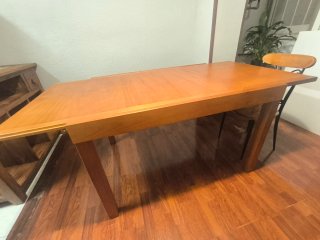 Mesa extensible de madera + 4 sillas a juego