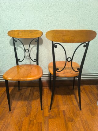 Mesa extensible de madera + 4 sillas a juego