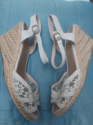 Sandalias como nueva Beige Talla 41 local.