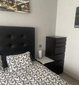 Mesilla y cómoda  de Ikea y cabecero polipiel