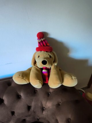 Peluche perro grande con gorro y bufanda