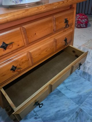 Cómoda de madera con 4 cajones esta en chipiona a