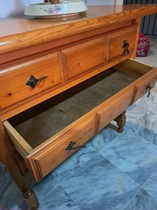 Cómoda de madera con 4 cajones esta en chipiona a