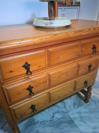 Cómoda de madera con 4 cajones esta en chipiona a