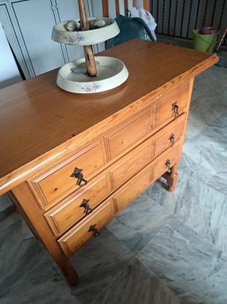 Cómoda de madera con 4 cajones esta en chipiona a