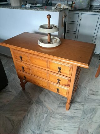 Cómoda de madera con 4 cajones esta en chipiona a