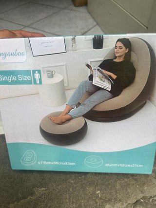 Poltrona gonfiabile con pouf