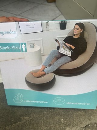 Poltrona gonfiabile con pouf
