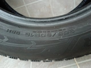 2 Neumáticos Goodyear 205/60 R16.