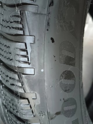 2 Neumáticos Goodyear 205/60 R16.