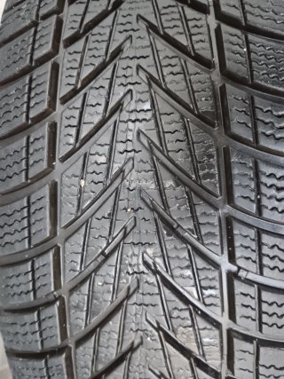 2 Neumáticos Goodyear 205/60 R16.