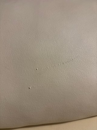 Sillón de piel beige