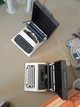 Olivetti Lettera 10 Olivetti Lettera 40