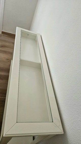 Mueble recibidor de madera blanco