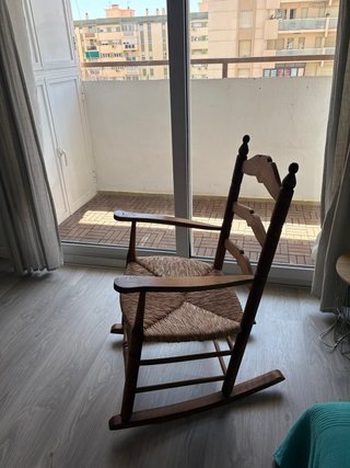Butaca vintage de madera y ratán