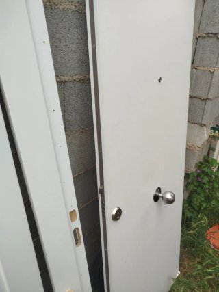 Puerta blindada con cerradura multipunto