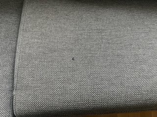 Sofá de tela gris