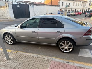 Ford Mondeo Gris