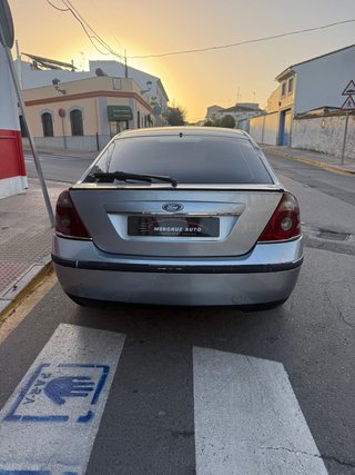 Ford Mondeo Gris