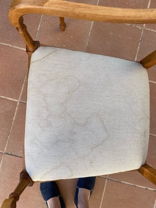 Silla de madera con asiento de ratán