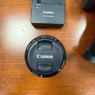Canon 600D + 2 obiettivi + 2 batterie
