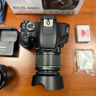 Canon 600D + 2 obiettivi + 2 batterie