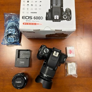 Canon 600D + 2 obiettivi + 2 batterie