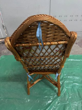 Silla mimbre con colchoneta infantil