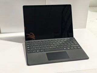 Microsoft Surface Pro 8 con schermo 13" PixelSense