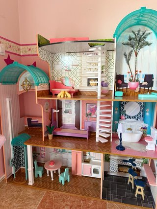 Casa de muñecas de varios pisos
