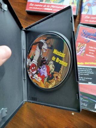 4 DVDs Cuentos Hermanos Grimm (Español)