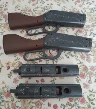 NUEVO. BUEN ESTADO. 2 Accesorios Wii y WiiU Rifles