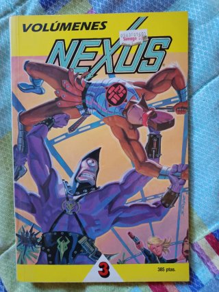 Tomo de 4 cómics de Nexus