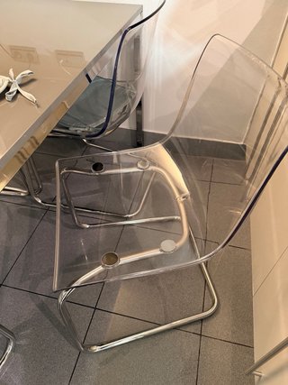 Mesa comedor y 4 sillas transparentes