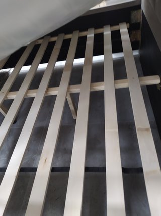 Estructura de cama tapizada