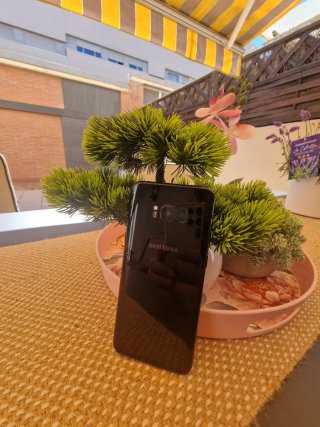 Samsung Galaxy S8 negro  con golpe funciona bien