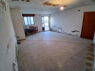 Casa con bodega en San Frontis