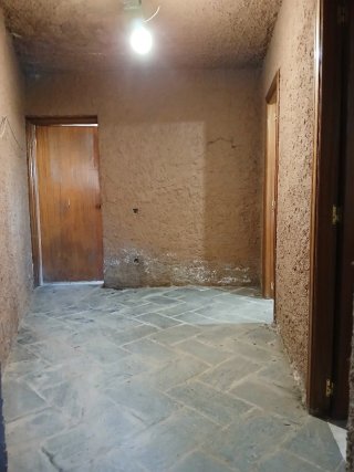 Casa con bodega en San Frontis