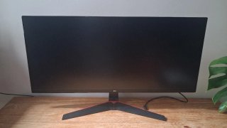 Monitor LG Ultrawide Nero e Rosso