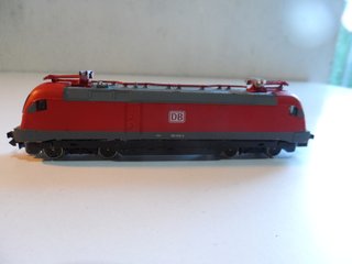 LOCOMOTORA BR 182 7 REMOTORIZADA CON MINITRIX ESCA