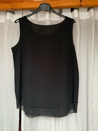 Blusa negra de gasa