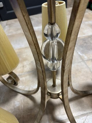 Lámparas de techo doradas y beige