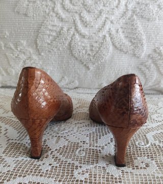 Zapato marrón estampado print. Talla: 36