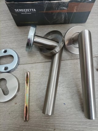 Manilla con Roseta para Puerta 136 x 19 mm Inox